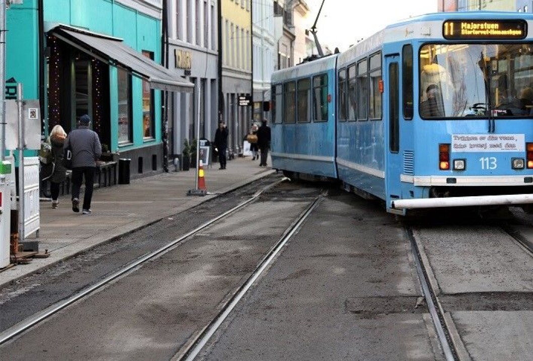 Trikken snegler seg gjennom snø- og isfrie gater i Oslo. Foto: André Kjernsli Trikken snegler seg gjennom snø- og isfrie gater i Oslo. Foto: André Kjernsli