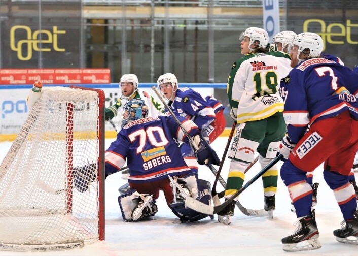 Andre periode ble litt mer hektisk for Steffen Søberg i VIF-buret. Foto: André Kjernsli Andre periode ble litt mer hektisk for Steffen Søberg i VIF-buret. Foto: André Kjernsli