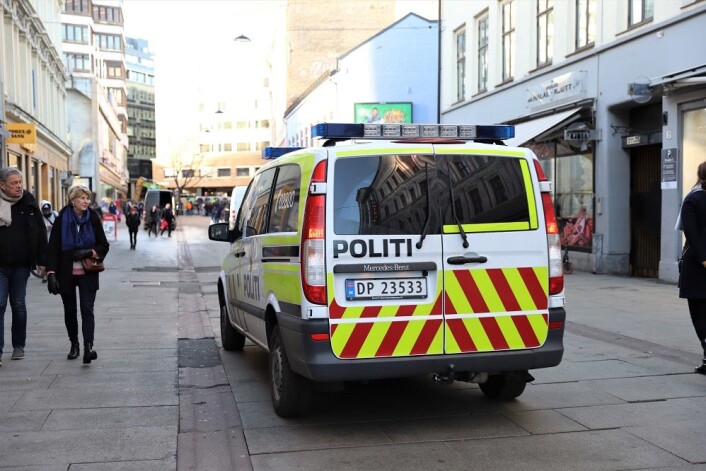 Politiet er stadig innom Brugata for å spre rusavhengige. Dette oppfattes ikke udelt negativt i miljøet. Foto: André Kjernsli Politiet er stadig innom Brugata for å spre rusavhengige. Dette oppfattes ikke udelt negativt i miljøet. Foto: André Kjernsli