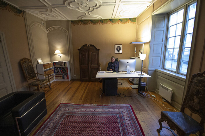 Ole Rikard Høisæther har ledet arbeidet med Oslo byes leksikon. Her på sitt kontor i Rådhusgata 7. Foto: Olav Helland Ole Rikard Høisæther har ledet arbeidet med Oslo byes leksikon. Her på sitt kontor i Rådhusgata 7. Foto: Olav Helland