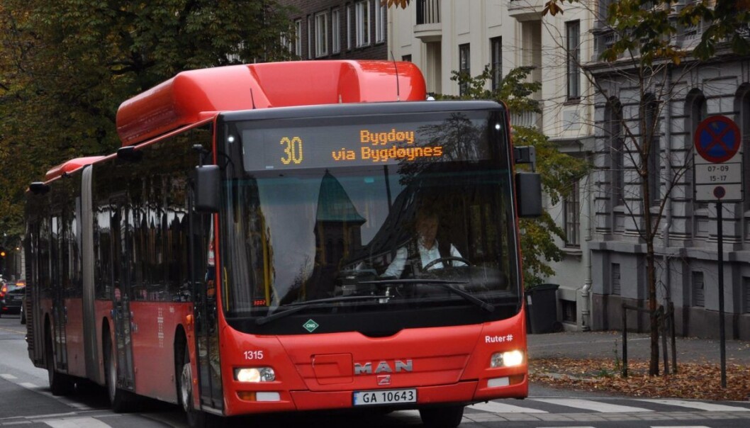 — Bygdøy allé er trase for busslinjene 30, 31 og 20. Alle linjer er berørt av forsinkelsene. Utgående busser, mot vest, har fått størst forsinkelser siden det er i denne retningen det var kollektivfelt tidligere, opplyser Ruter. — Bygdøy allé er trase for busslinjene 30, 31 og 20. Alle linjer er berørt av forsinkelsene. Utgående busser, mot vest, har fått størst forsinkelser siden det er i denne retningen det var kollektivfelt tidligere, opplyser Ruter.