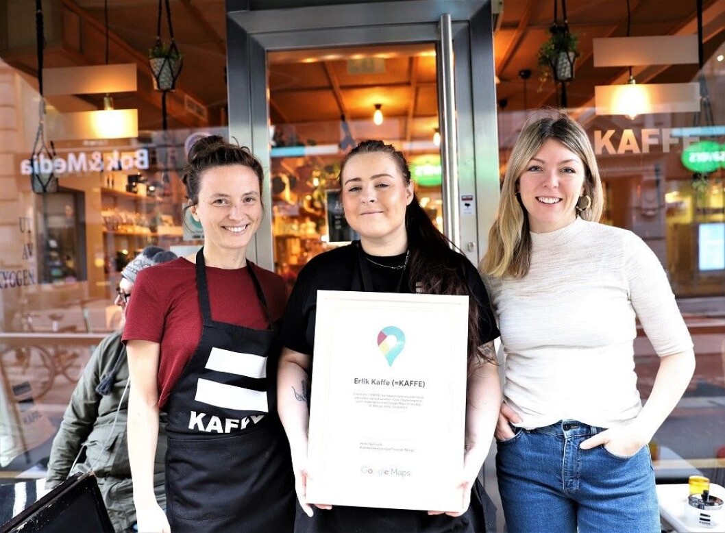 En fornøyd trio utenfor Erlik Kaffe. F.v. Katrin Larsen, Liza Waade og Helle Skjervold. Foto: André Kjernsli En fornøyd trio utenfor Erlik Kaffe. F.v. Katrin Larsen, Liza Waade og Helle Skjervold. Foto: André Kjernsli