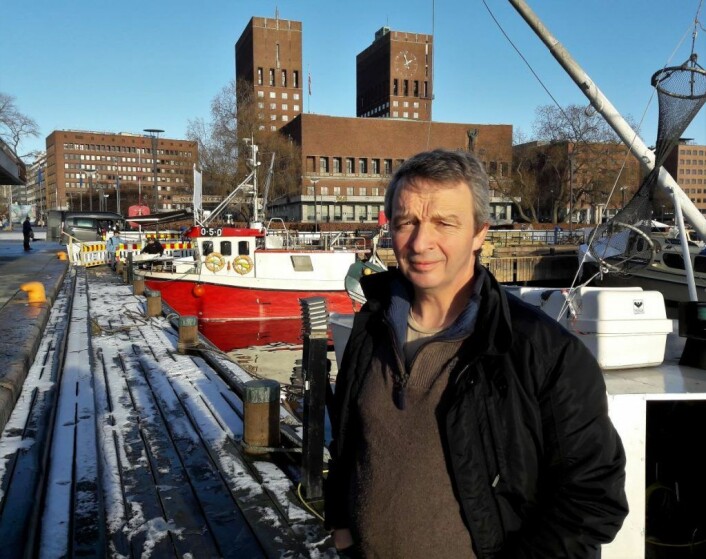 Nå er det bare tre båter som fortsatt selger fisk til kundene på Rådhuskaia. Leder i Indre Oslofjord fiskerlag, Geir Solhaug, håper på hjelp og forståelse fra politikerne i Rådhuset. Foto: Anders Høilund