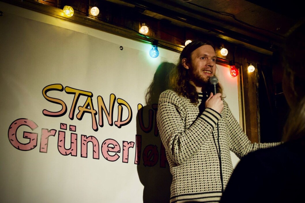 Aleksander Øklands originale vinklinger gjorde denne komikeren til en av kveldens vinnere. Foto: Tone Brandal Aleksander Øklands originale vinklinger gjorde denne komikeren til en av kveldens vinnere. Foto: Tone Brandal
