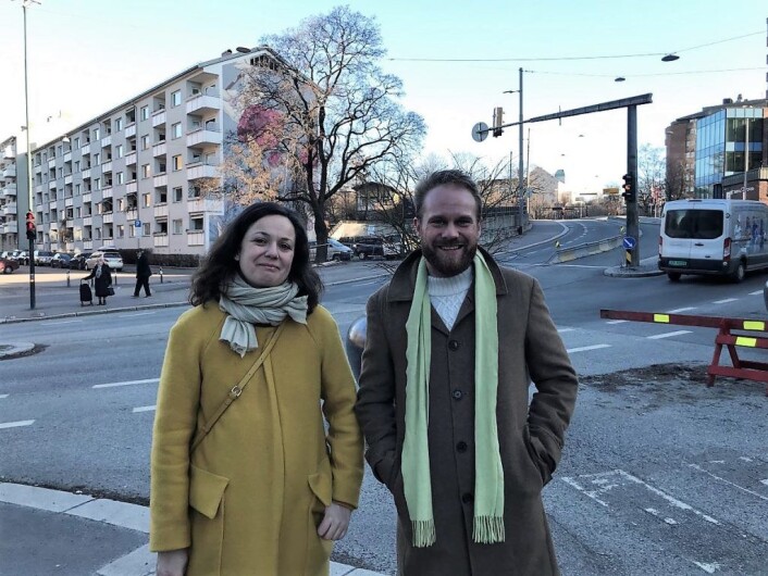 Veslemoy Blokhus Langvik og Stian Antonsen synes det har gått alt for lang tid uten at trafikksikkerhetstiltakene har blitt gjennomført. Foto: Sara Louise Svendsen Veslemoy Blokhus Langvik og Stian Antonsen synes det har gått alt for lang tid uten at trafikksikkerhetstiltakene har blitt gjennomført. Foto: Sara Louise Svendsen