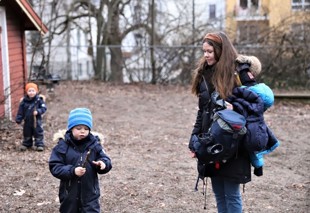 Sara Geer Middelthon Moe syntes det var en skremmende opplevelse da to store hunder hoppet på henne i mørket da hun var på vei gjennom lekeparken. Sara Geer Middelthon Moe syntes det var en skremmende opplevelse da to store hunder hoppet på henne i mørket da hun var på vei gjennom lekeparken.