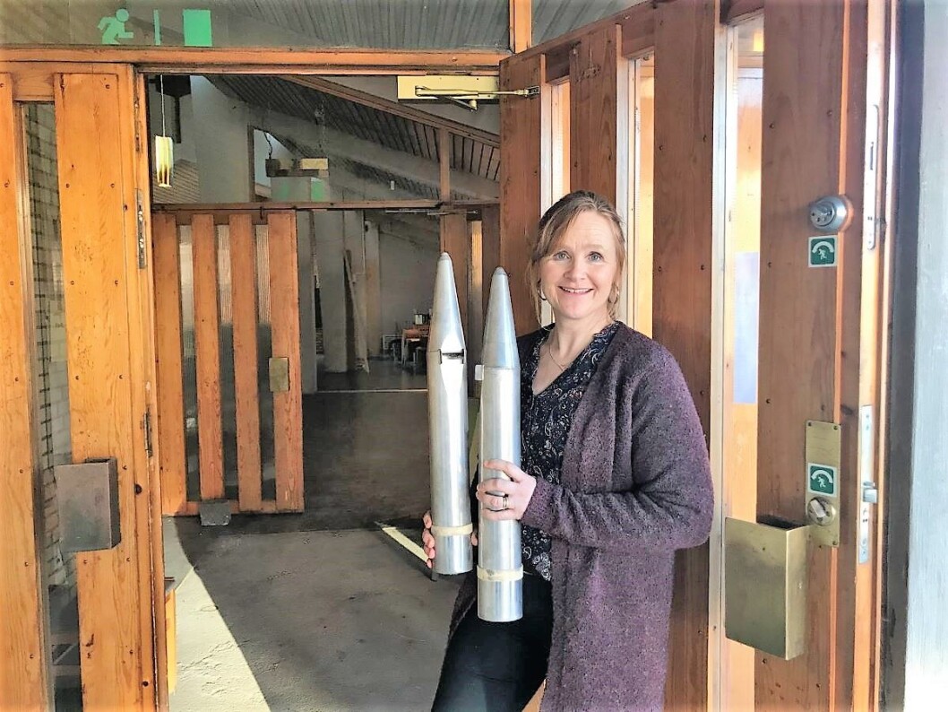Organist Randi Elise Rosendahl i Hasle kirke ønsker velkommen inn til alle som vil ha med et minne fra Hasle kirke. Foto: Sara Louise Svendsen Organist Randi Elise Rosendahl i Hasle kirke ønsker velkommen inn til alle som vil ha med et minne fra Hasle kirke. Foto: Sara Louise Svendsen