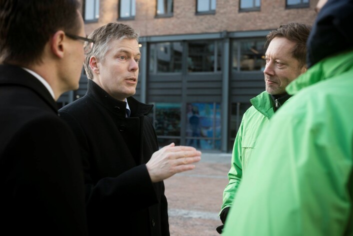 Markus Rauramo, fra Fortum, i diskusjon med Frode Pleym i Greenpeace. Foto: Johanna Hanno / Greenpeace