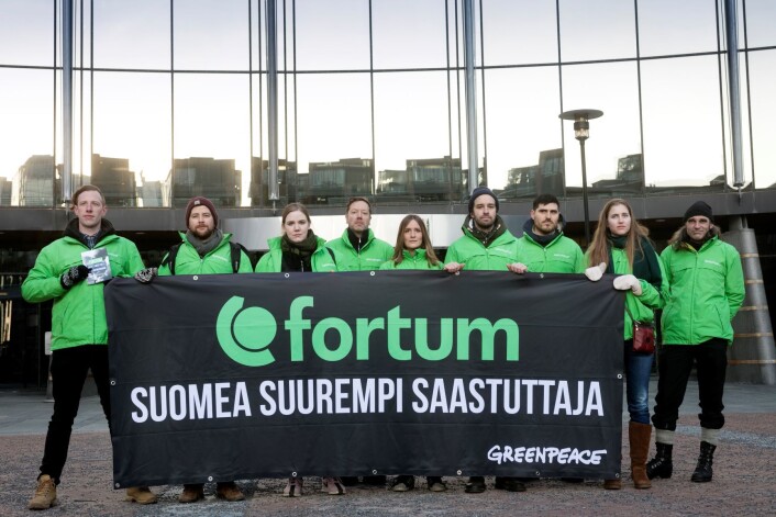 Greenpeace stilte opp på Aker brygge for å protestere mot at energiselskapet Fortum kjøper seg stort opp i kull. Foto: Johanna Hanno / Greenpeace Greenpeace stilte opp på Aker brygge for å protestere mot at energiselskapet Fortum kjøper seg stort opp i kull. Foto: Johanna Hanno / Greenpeace