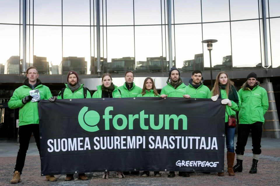 Greenpeace stilte opp på Aker brygge for å protestere mot at energiselskapet Fortum kjøper seg stort opp i kull. Foto: Johanna Hanno / Greenpeace