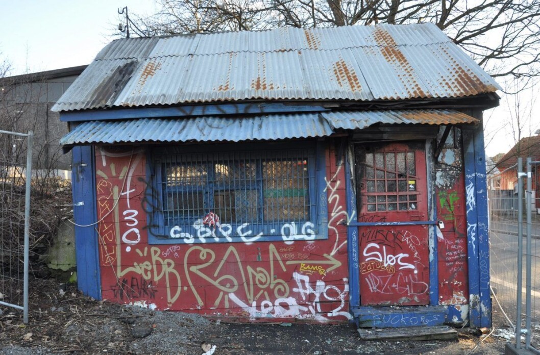 Bak Sotakiosken ligger tomtene der OBOS ønsker å bygge boliger. Ifølge boligselskapet står kiosken i veien for fremtidig utbygging. Foto: Arnsten Linstad Bak Sotakiosken ligger tomtene der OBOS ønsker å bygge boliger. Ifølge boligselskapet står kiosken i veien for fremtidig utbygging. Foto: Arnsten Linstad