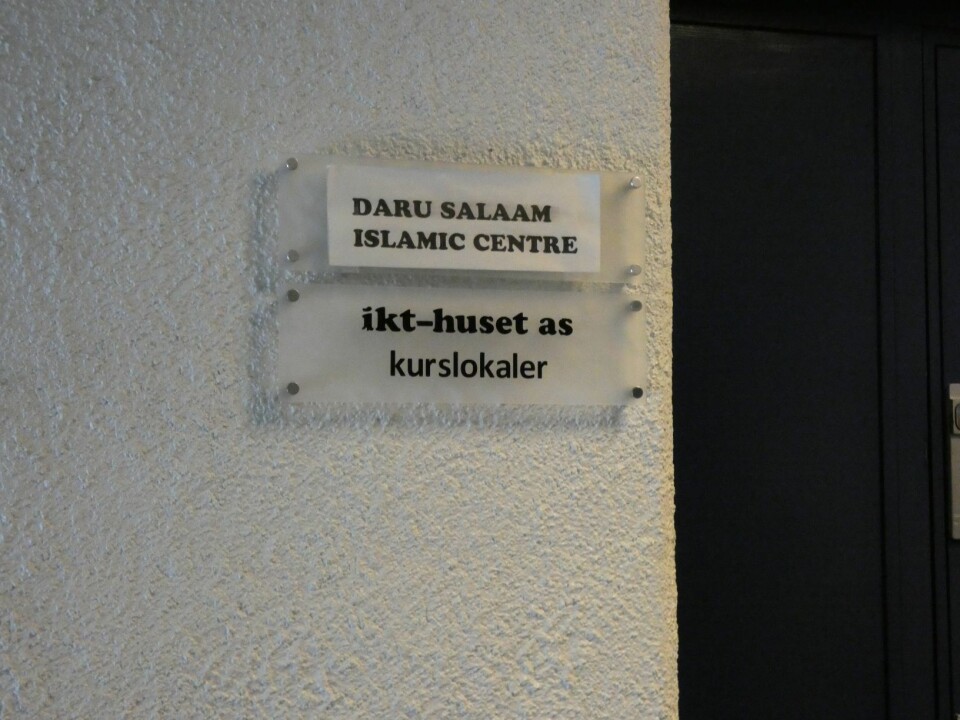 Et enkelt lite skilt fortalte oss at moskeen var i nærheten, men hadde vi gått riktig? Foto: Márcia Vagos