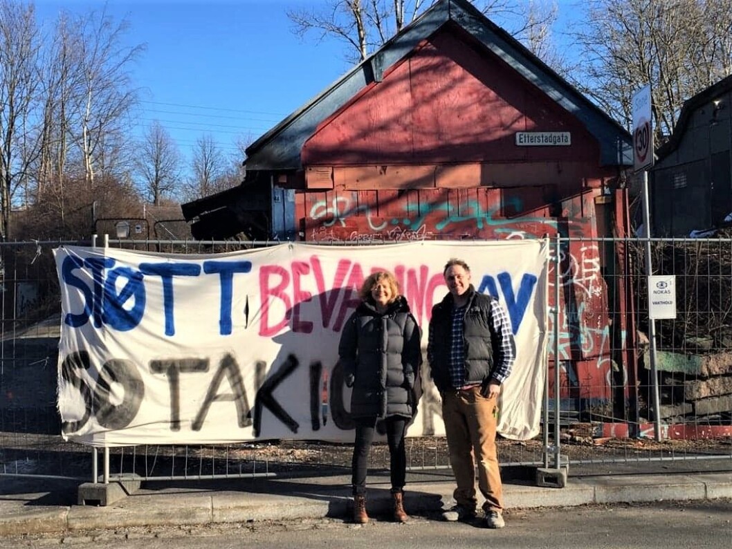 Mange av beboerne på Vålerenga er i dag glade for de nye signalene fra plan- og bygningsetaten. To svært glade beboere, som har kjempet hardt for Sotakiosken er Hege Høsøien og Christian Korrell. Foto: La Sotakiosken leve Mange av beboerne på Vålerenga er i dag glade for de nye signalene fra plan- og bygningsetaten. To svært glade beboere, som har kjempet hardt for Sotakiosken er Hege Høsøien og Christian Korrell. Foto: La Sotakiosken leve