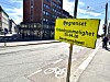 Gult trafikkskilt i Kirkeveien på Majorstuen om begrenset fremkommelighet under Sentrumsløpet.