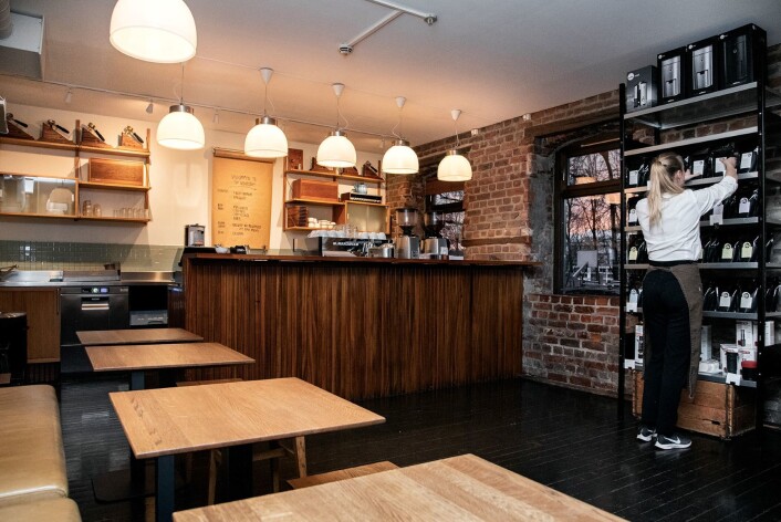 Stemningen er lun og trivelig. Her kan du kose deg med en kaffekopp eller to. Foto: Bjørnar Morønning Stemningen er lun og trivelig. Her kan du kose deg med en kaffekopp eller to. Foto: Bjørnar Morønning