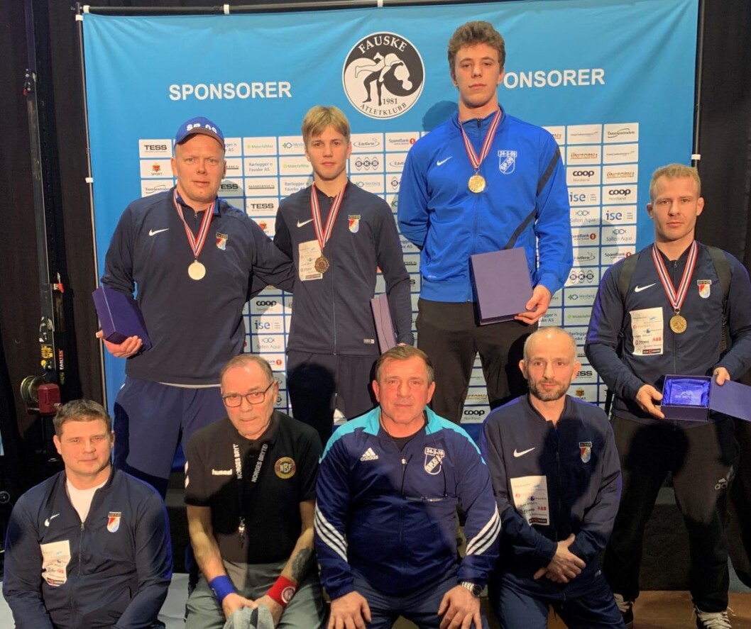 Bak fra venstre: Tom Rune Ljosåk, Snorre Harsem Lund, Nikola Milatovic, Timann Førland Schwamborn. Foran fra venstre: Kjell Arne Lund, Bernt Pedersen, Piotr Troczynski, Robin Christensen. Foto: Privat Bak fra venstre: Tom Rune Ljosåk, Snorre Harsem Lund, Nikola Milatovic, Timann Førland Schwamborn. Foran fra venstre: Kjell Arne Lund, Bernt Pedersen, Piotr Troczynski, Robin Christensen. Foto: Privat