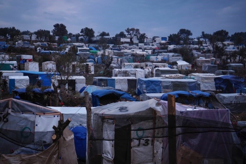 FN rapporterer at mer enn 18.000 flytkninger bor i en leir på den greske øya Lesvos, som er beregnet for maksimalt 2.200 personer. Foto: Knut Bry / Tinagent