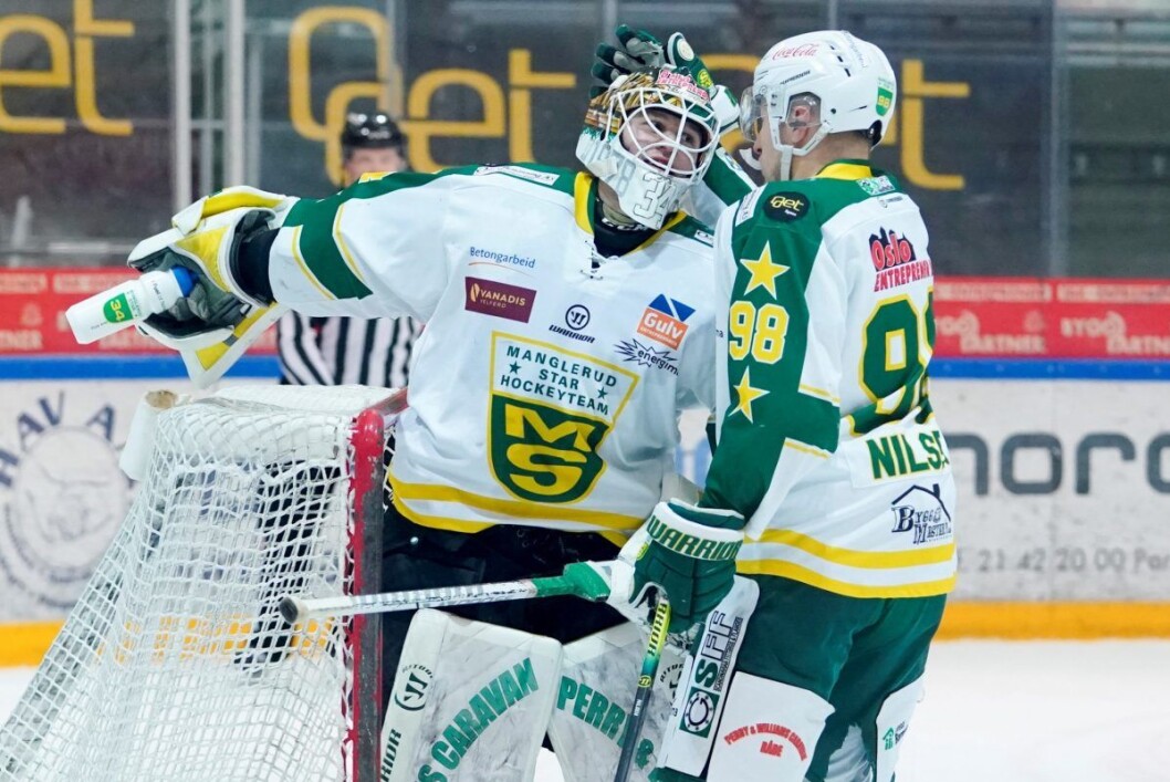 Manglerud Stars Ole Morten Furseth (t.v) og Hakon Thomas Nilsen har snart sikret fortsatt spill på norsk hockeys øverste nivå. Foto: Fredrik Hagen / NTB scanpix Manglerud Stars Ole Morten Furseth (t.v) og Hakon Thomas Nilsen har snart sikret fortsatt spill på norsk hockeys øverste nivå. Foto: Fredrik Hagen / NTB scanpix