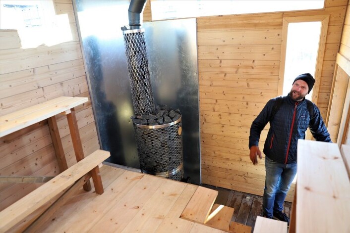 Havørnen fra innsiden. Preben Owren (41) bader fra badstuflåtene hver mandag. Enten før eller etter jobb. Han begynte med dette først de han fylte 40, og kaller det sin førtiårskrise. — Det gir meg et rusfritt kick, sier han. Foto: André Kjernsli Havørnen fra innsiden. Preben Owren (41) bader fra badstuflåtene hver mandag. Enten før eller etter jobb. Han begynte med dette først de han fylte 40, og kaller det sin førtiårskrise. — Det gir meg et rusfritt kick, sier han. Foto: André Kjernsli