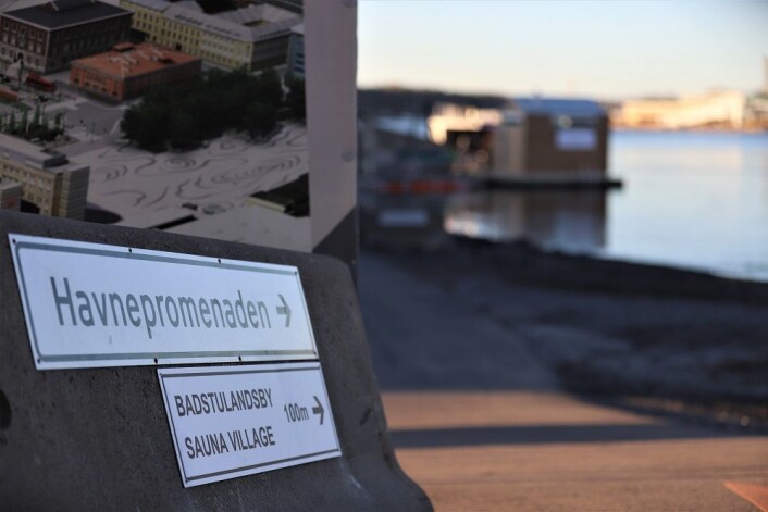 Mens byen tidligere var skilt fra fjorden med trafikk og industri, får Oslo nå en flere kilometer lang havnepromenade. Der hører Badstulandsbyen naturlig hjemme. Foto: André Kjernsli Mens byen tidligere var skilt fra fjorden med trafikk og industri, får Oslo nå en flere kilometer lang havnepromenade. Der hører Badstulandsbyen naturlig hjemme. Foto: André Kjernsli