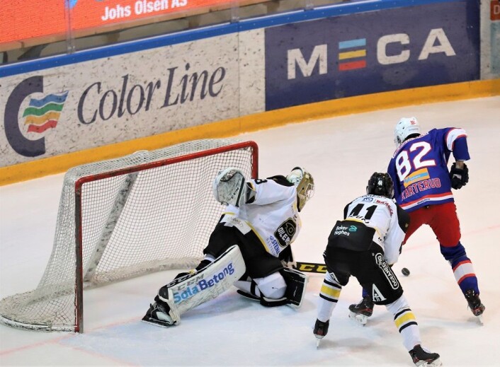 Jørgen Karterud på besøk i Oilers sin sone i første periode. Foto: André Kjernsli Jørgen Karterud på besøk i Oilers sin sone i første periode. Foto: André Kjernsli