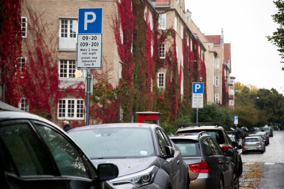 Her på Fagerborg er det beboerparkering. De aller fleste bilister må betale mer fra 1. mars. Foto: Heiko Junge / NTB scanpix