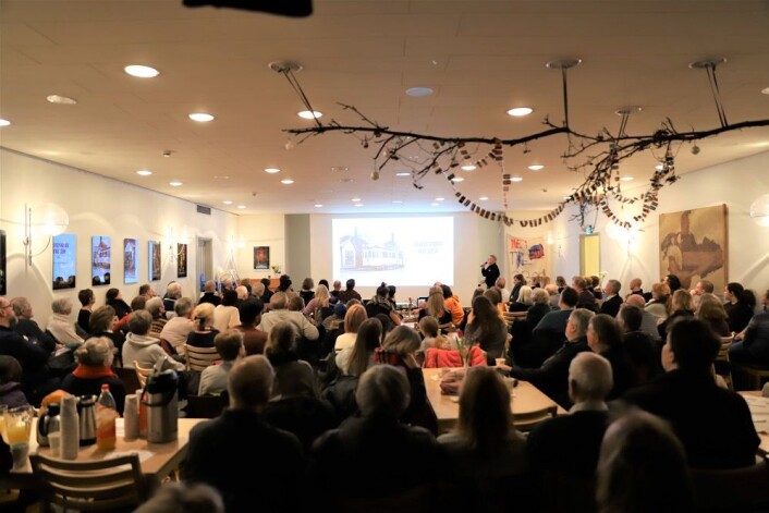 Mange møtte opp i Vålerenga kirke for å bli oppdatert på konflikten rundt Sotakiosken. Foto: André Kjernsli Mange møtte opp i Vålerenga kirke for å bli oppdatert på konflikten rundt Sotakiosken. Foto: André Kjernsli