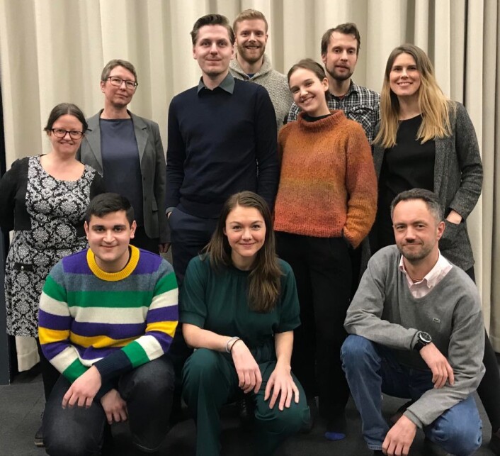 Her er det nye fylkesstyret i Oslo MDG. Bak fra v: Kari Thommasen, Elin Enlid, Herman Søndenaa, Brynjar Arnfinnson, Nora Selnæs (leder i Oslo Grønn Ungdom), Adam Tumidajevicz og Sirin Hellvin Stav. Foran fra v: Rauand Ismail, Sigrid Z. Heiberg og Arne Haabeth. Her er det nye fylkesstyret i Oslo MDG. Bak fra v: Kari Thommasen, Elin Enlid, Herman Søndenaa, Brynjar Arnfinnson, Nora Selnæs (leder i Oslo Grønn Ungdom), Adam Tumidajevicz og Sirin Hellvin Stav. Foran fra v: Rauand Ismail, Sigrid Z. Heiberg og Arne Haabeth.