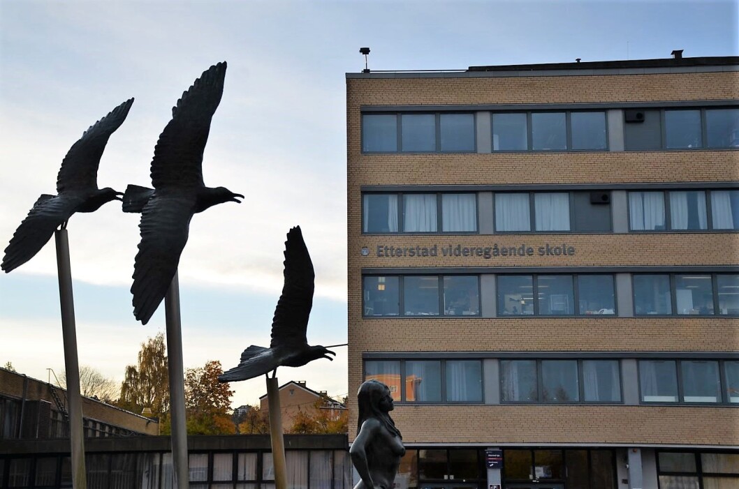Etterstad videregående skole holder åpent, selv om en lærer er smittet av korona-virus. Foto: Morten Lauveng Jørgensen Etterstad videregående skole holder åpent, selv om en lærer er smittet av korona-virus. Foto: Morten Lauveng Jørgensen