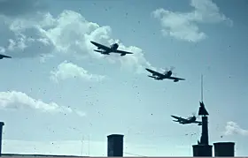 Himmel og fly tatt under feiringen av frigjøringsdagene 1945.