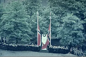 Minnesmarkering ved Oslo domkirke under feiringen av frigjøringsdagene 1945.