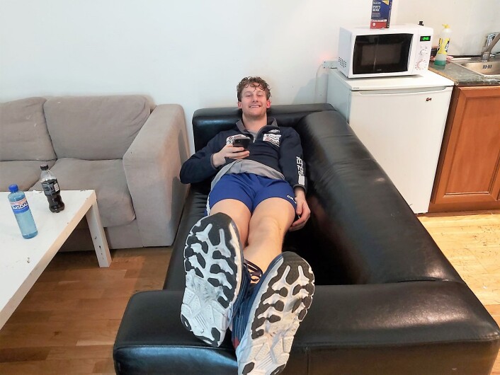Sånn feirer Jørgen Karterud sitt hat-trick. – Dette var en utrolig digg seier, nå er opp til oss selv i forhold til tredjeplassen. Foto: André Kjernsli Sånn feirer Jørgen Karterud sitt hat-trick. – Dette var en utrolig digg seier, nå er opp til oss selv i forhold til tredjeplassen. Foto: André Kjernsli
