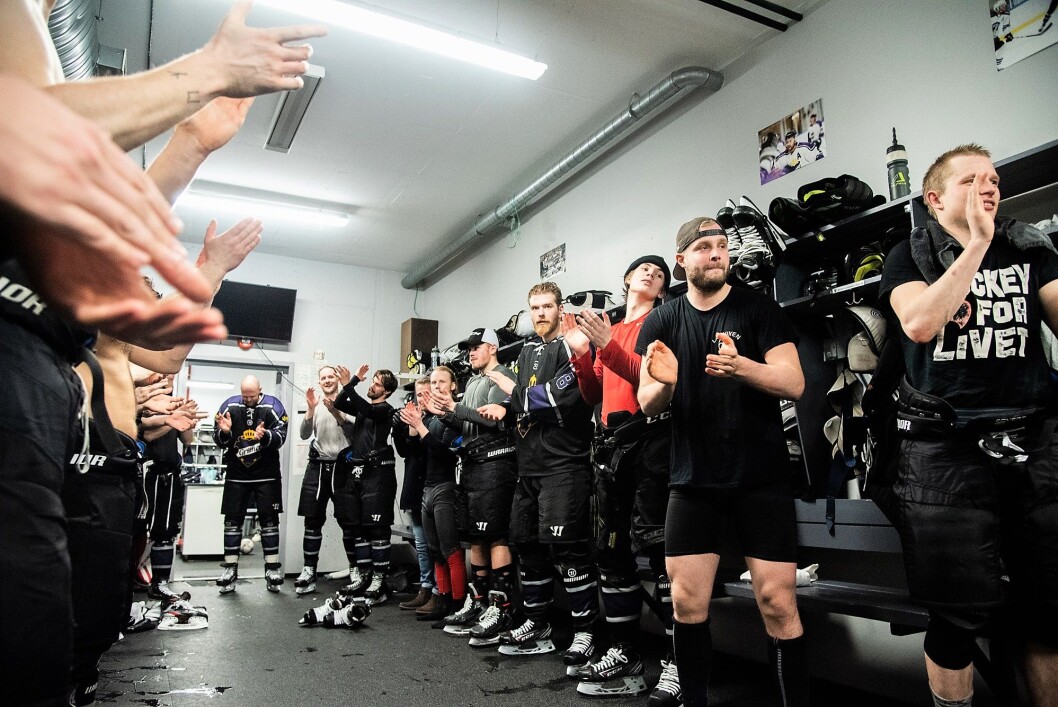 Grüners hockeygutter kunne slippe jubelen løs i garderoben etter å ha slått storebror Vålerenga 5-1 på hjemmeis i Grüner ishall lørdag. Foto: Bjørnar Morønning Grüners hockeygutter kunne slippe jubelen løs i garderoben etter å ha slått storebror Vålerenga 5-1 på hjemmeis i Grüner ishall lørdag. Foto: Bjørnar Morønning