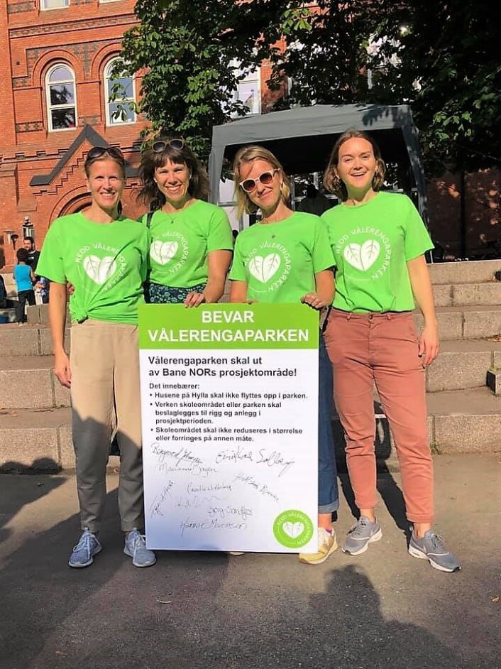 Fra venstre: Camilla Rønes; fra Redd Vålerengaparken, Veslemøy Lode; fra Redd Vålerengaparken, Martha Haukaas; fra Vålerenga Vel og Åsne Dahl Torp; nestleder i FAU og Redd Vålerengaparken. Foto: Redd Vålerengaparken Fra venstre: Camilla Rønes; fra Redd Vålerengaparken, Veslemøy Lode; fra Redd Vålerengaparken, Martha Haukaas; fra Vålerenga Vel og Åsne Dahl Torp; nestleder i FAU og Redd Vålerengaparken. Foto: Redd Vålerengaparken