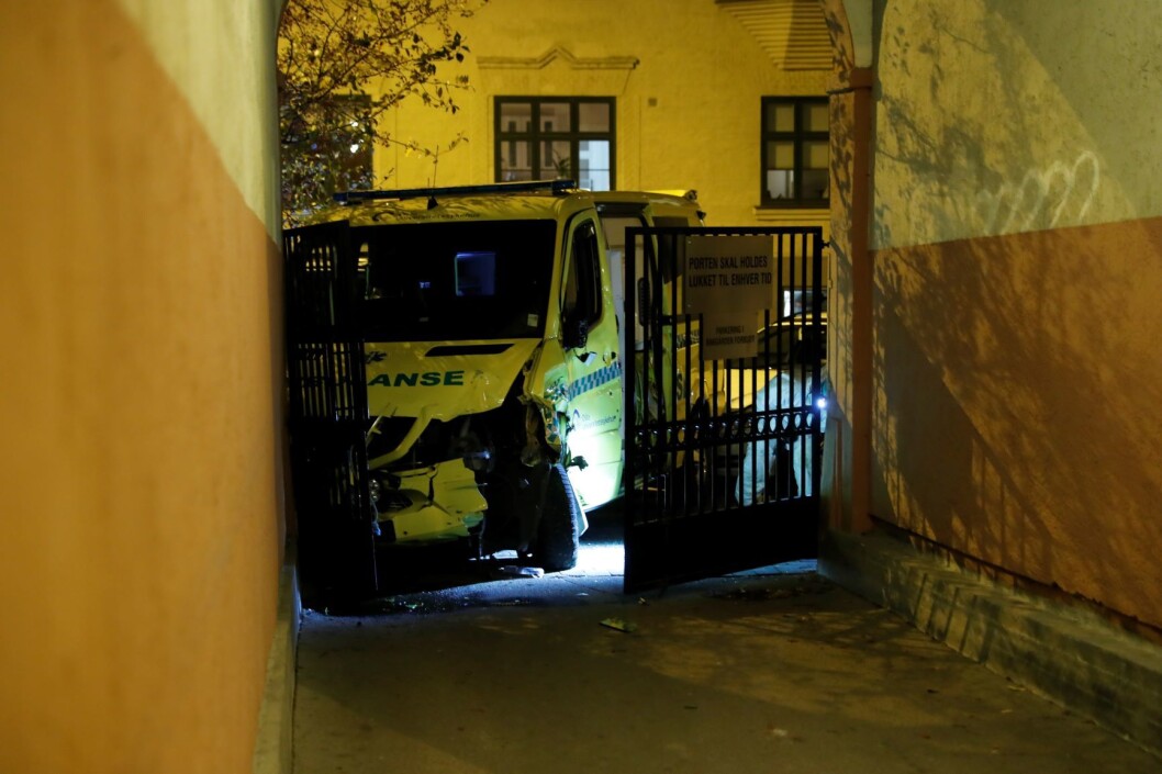 Flere kjøretøy og personer ble påkjørt av ambulansen før den ble stanset. Foto: Stian Lysberg Solum / NTB scanpix Flere kjøretøy og personer ble påkjørt av ambulansen før den ble stanset. Foto: Stian Lysberg Solum / NTB scanpix