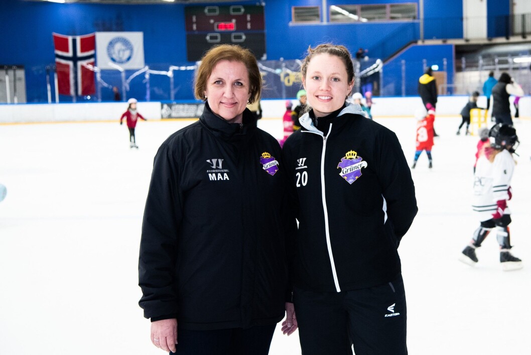 Leder for kvinnehockeyen i Grüner, Margaret Aaram (t.v). Bente Volden spiller på damenes a-lag og er ansvarlig for dagens 8. mars-arrangement. Begge er opptatt av at jente- og damehockeyen får bedre vilkår. Foto: Bjørnar Morønning Leder for kvinnehockeyen i Grüner, Margaret Aaram (t.v). Bente Volden spiller på damenes a-lag og er ansvarlig for dagens 8. mars-arrangement. Begge er opptatt av at jente- og damehockeyen får bedre vilkår. Foto: Bjørnar Morønning