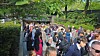 Store folkemengder inn og ut av Nationaltheatret stasjon på 17. mai