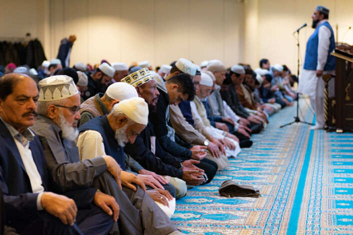 Hovedimam Syed Nehmat Ali Shah Bukhari taler for menigheten sin. Foto: Morten Lauveng Jørgensen Hovedimam Syed Nehmat Ali Shah Bukhari taler for menigheten sin. Foto: Morten Lauveng Jørgensen