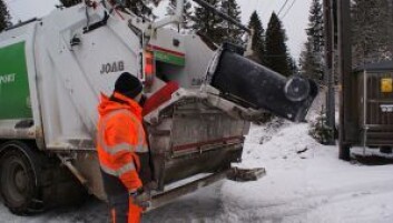 ENDELIG: Etter å ha ventet i flere uker blir søppelet tømt for beboerne i Maridalen. Foto: Christina Campo ENDELIG: Etter å ha ventet i flere uker blir søppelet tømt for beboerne i Maridalen. Foto: Christina Campo