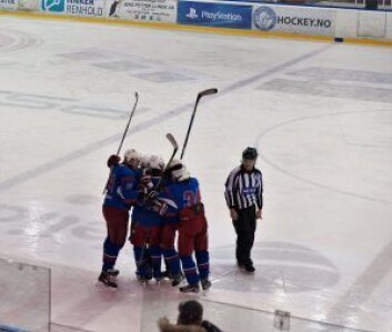 Vålerenga U16 feirer Trym Brodal Hagens mål, det aller siste på Jordal Amfi. Foto: Anna Carlsson Vålerenga U16 feirer Trym Brodal Hagens mål, det aller siste på Jordal Amfi. Foto: Anna Carlsson