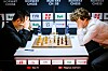 Magnus Carlsen konsentrerer seg ved sjakkbrettet.