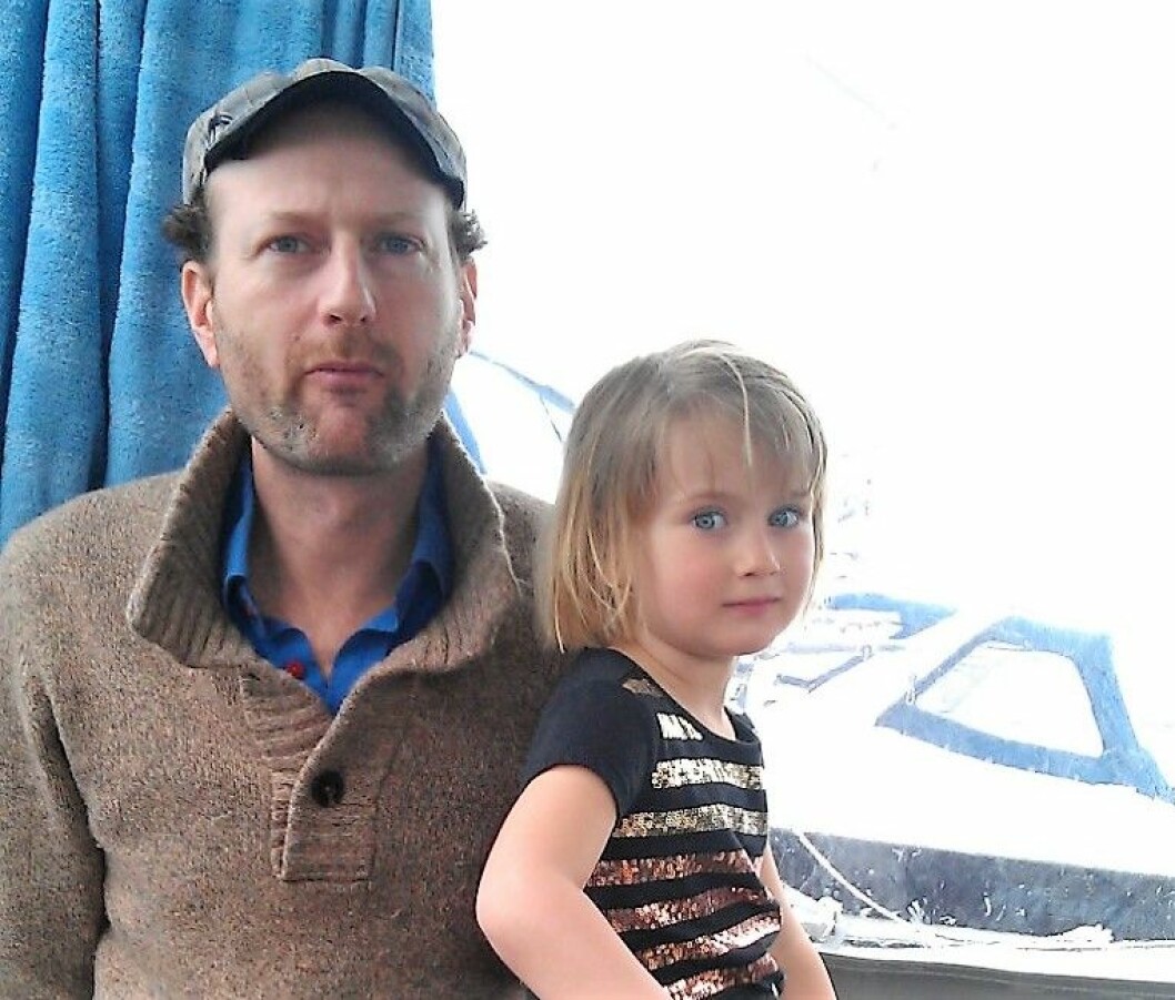 Claus Christian Apneseth og familien stortrives med å bo i båt. Foto: C C Apneseth