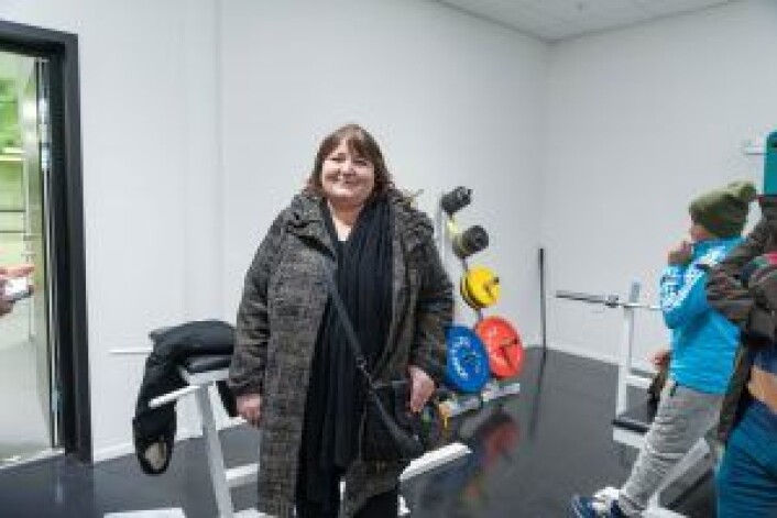 Esmira Sulemanova sitter i styret til Vahl flerbrukshall og har to jenter som spiller fotball. Foto: Anna Carlsson Esmira Sulemanova sitter i styret til Vahl flerbrukshall og har to jenter som spiller fotball. Foto: Anna Carlsson