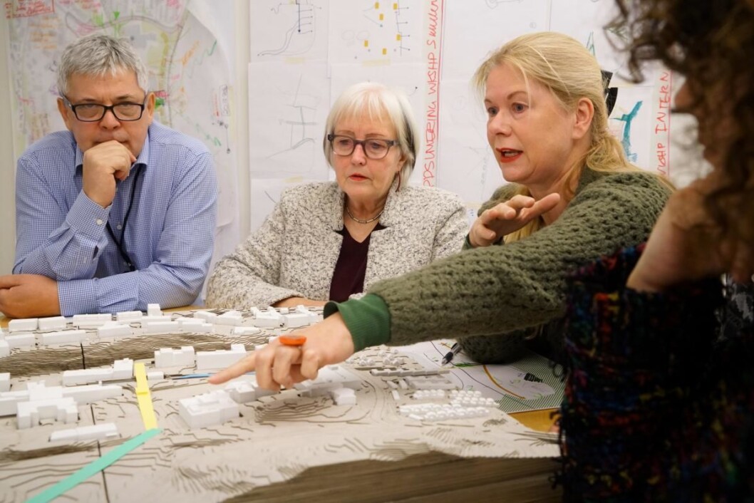 Plan og bygg 25 år. Fra venstre: Mirza Lejlic, Ellen S. de Vibe, Birgitte Riegels og Dana Jdid. Foto: Terje Heiestad Plan og bygg 25 år. Fra venstre: Mirza Lejlic, Ellen S. de Vibe, Birgitte Riegels og Dana Jdid. Foto: Terje Heiestad