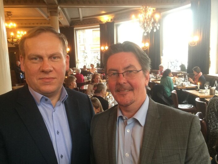 — Stortinget er lite samarbeidsvillige, mener direktør i Oslo Handelsstands forening, Jon Anders Henriksen (t.v), og økonomidirektør ved Café Christiania, Jørn H. Bertelssen. Foto: Vegard Velle — Stortinget er lite samarbeidsvillige, mener direktør i Oslo Handelsstands forening, Jon Anders Henriksen (t.v), og økonomidirektør ved Café Christiania, Jørn H. Bertelssen. Foto: Vegard Velle