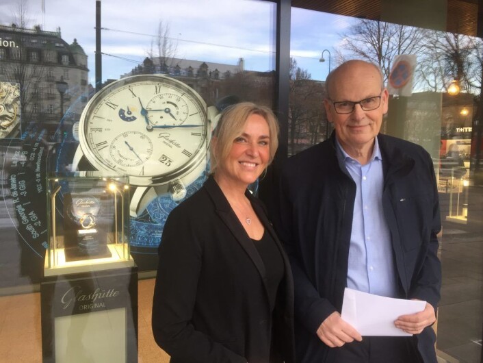 Michael Tetzschner og Mia Fossheim Krohn utenfor Thune Jewelry & Watches i Stortingsgaten. Foto: Vegard Velle Michael Tetzschner og Mia Fossheim Krohn utenfor Thune Jewelry & Watches i Stortingsgaten. Foto: Vegard Velle