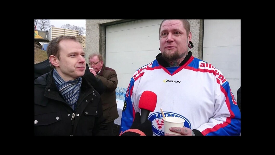VIF-hockeyfan ved rivningen av gamle Jordal. Foto: Kay Asbjørn Knutsen Schjørlien, Johannes Hellstrand Frøshaug og Sondre Tarud. VIF-hockeyfan ved rivningen av gamle Jordal. Foto: Kay Asbjørn Knutsen Schjørlien, Johannes Hellstrand Frøshaug og Sondre Tarud.