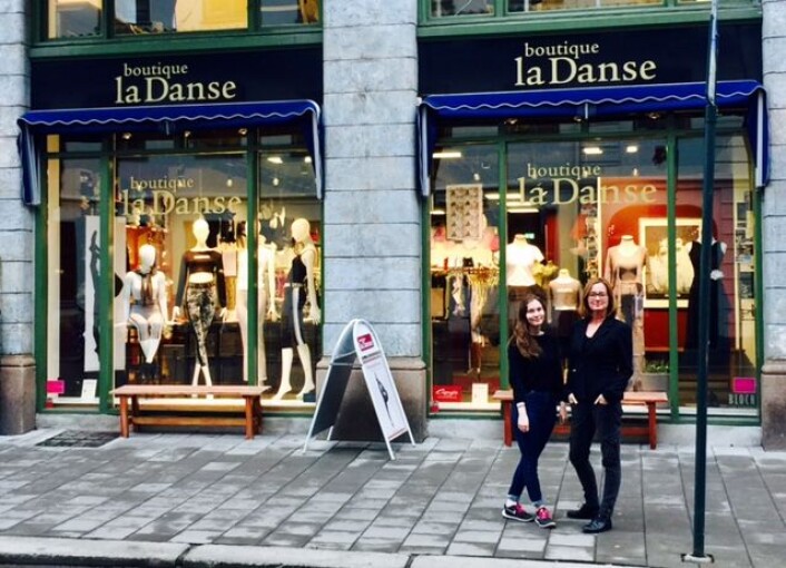 Elin Sønvisen Johansen og Kari Maartmann jobber i butikken La Danse og er bekymret for følgene av Bilfritt sentrum. Foto: Privat Elin Sønvisen Johansen og Kari Maartmann jobber i butikken La Danse og er bekymret for følgene av Bilfritt sentrum. Foto: Privat