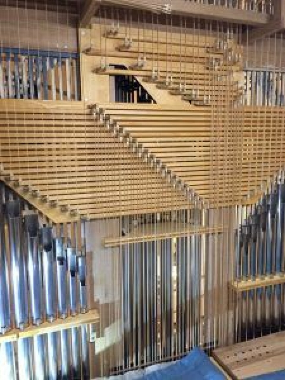 Slik ser deler av orgelets intrikate innside ut. Foto: Den Svenske Kyrkan