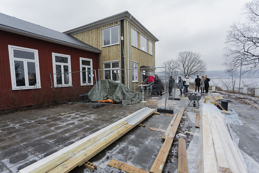 Rehabiliteringen av Gressholmen kro er snart ferdig. Her fra befaring i går. Foto: Stine Raastad Rehabiliteringen av Gressholmen kro er snart ferdig. Her fra befaring i går. Foto: Stine Raastad